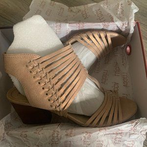 NWT‎ LUCCA LANE LEATHER JADENA SANDALS 11